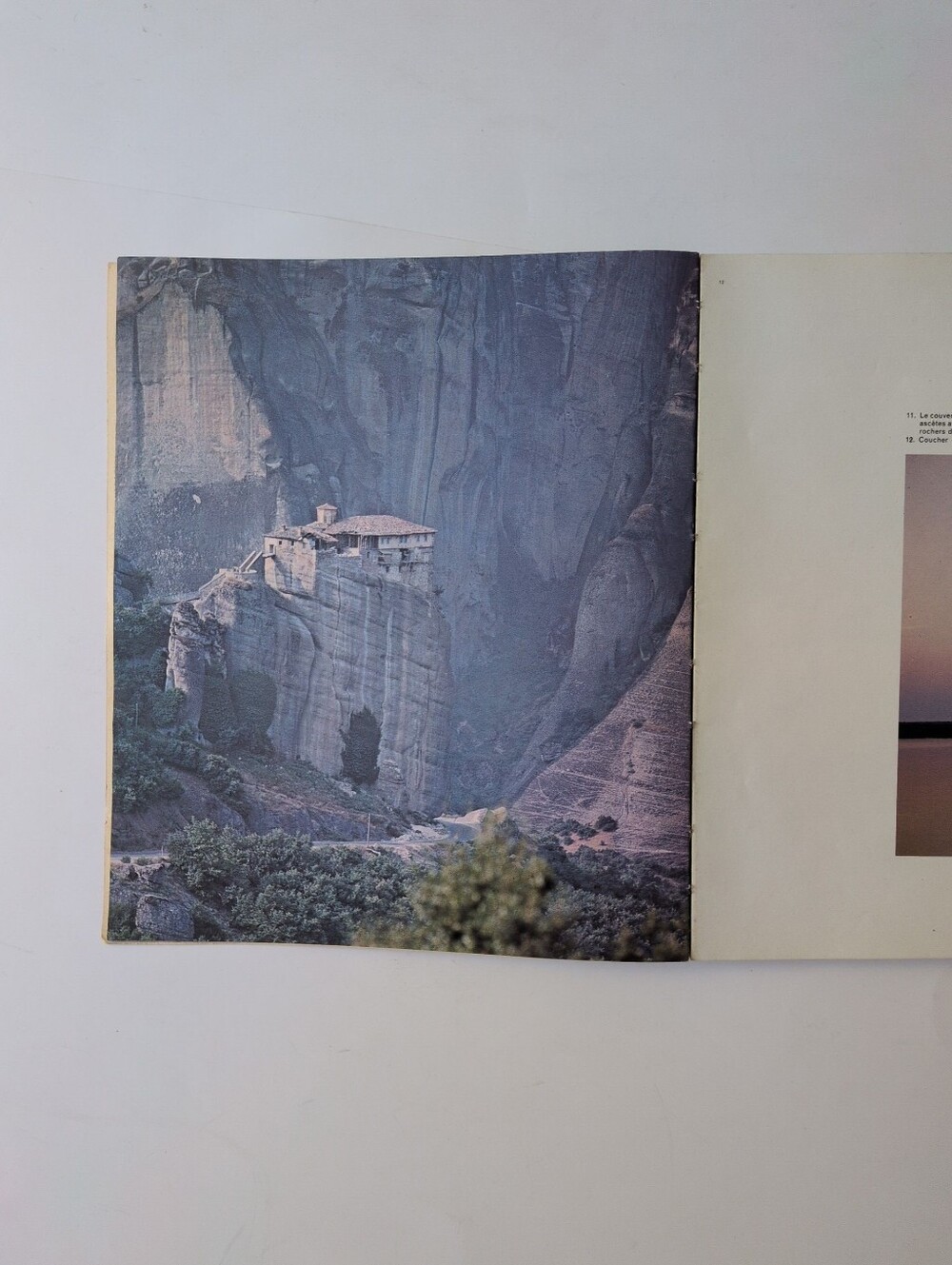 "Grece" - 1977 Greek Tourism Book (French language) - Picture 10 of 16